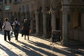 Strolling in the alleys of Corfu Town