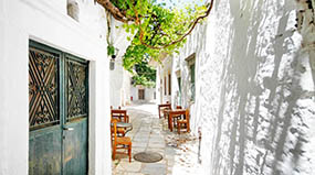 The alleys of Apiranthos village