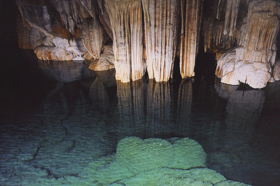 cave of the lakes