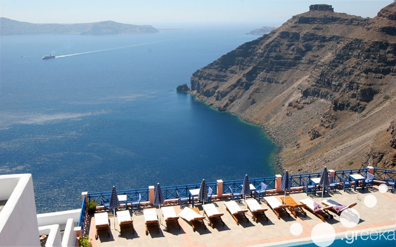 Hotels in Santorini with caldera view