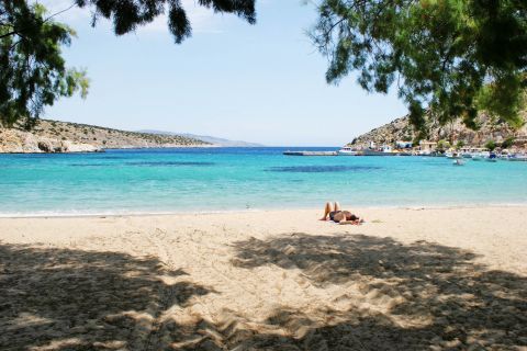 Relaxing moments on Agios Georgios beach in Iraklia.