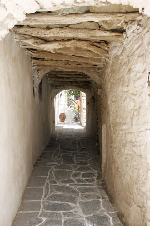 An archway in Chora.
