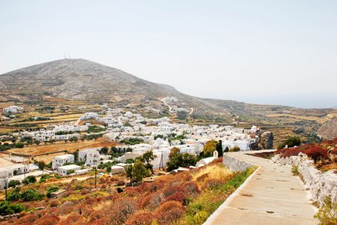 All houses in Folegandros are whitewashed.