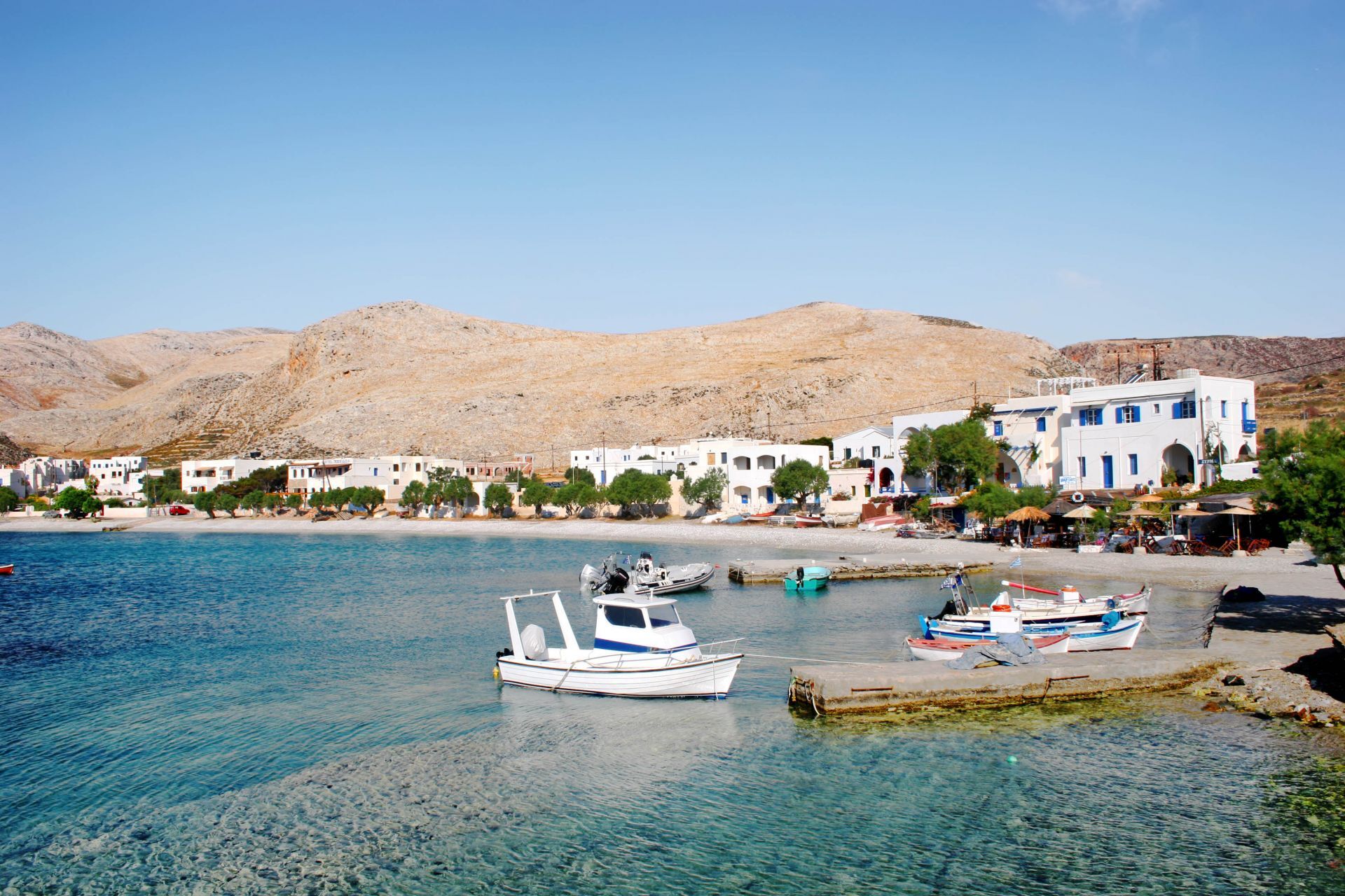 Seaside hotels in the area of Karavostasi in Folegandros