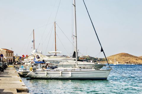 Yachts on the port of Kea.