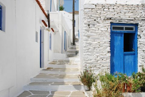 Lovely, whitewashed alleys. Chora, Kythnos.