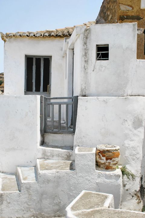 An old house in Driopida.
