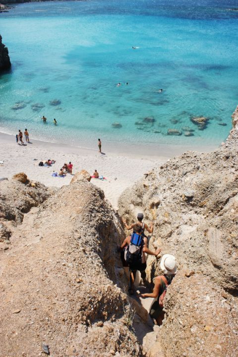 Going down to Tsigrado beach is a bit difficult, as visitors have to pass through a rocky passage.