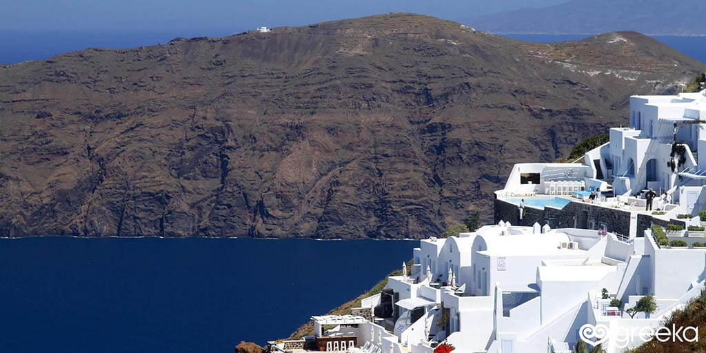 Hotels on the caldera of Santorini