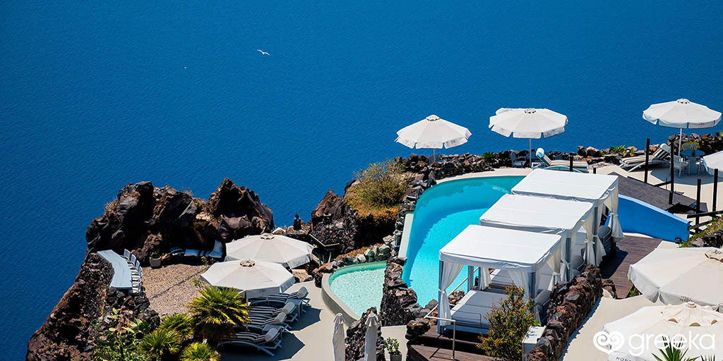 Honeymoon Petra Hotel, one of the best hotels in Santorini