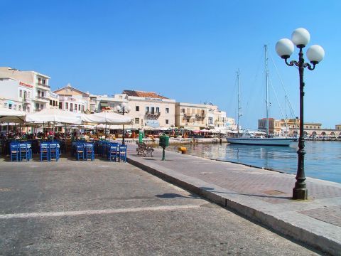 Places to eat and drink close to the port. Ermoupolis, Syros.