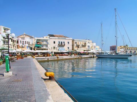 Strolling around the port of Ermoupolis, Syros.
