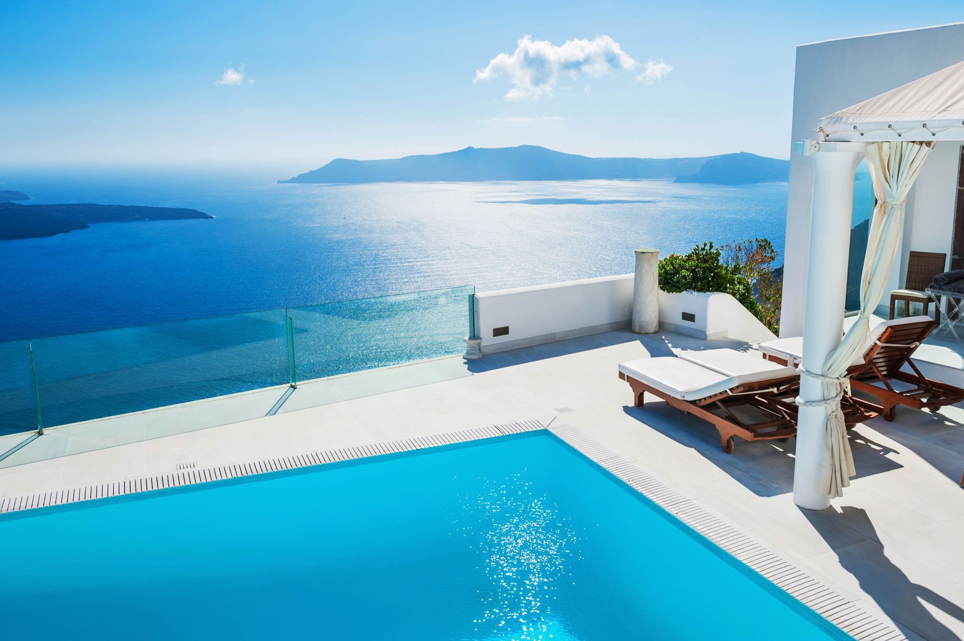 Small luxury hotel in Santorini,in Greece