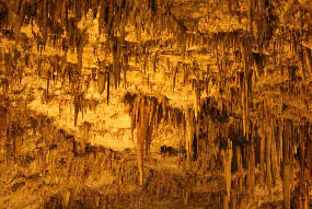 The stalactites of the cave of Dragarati