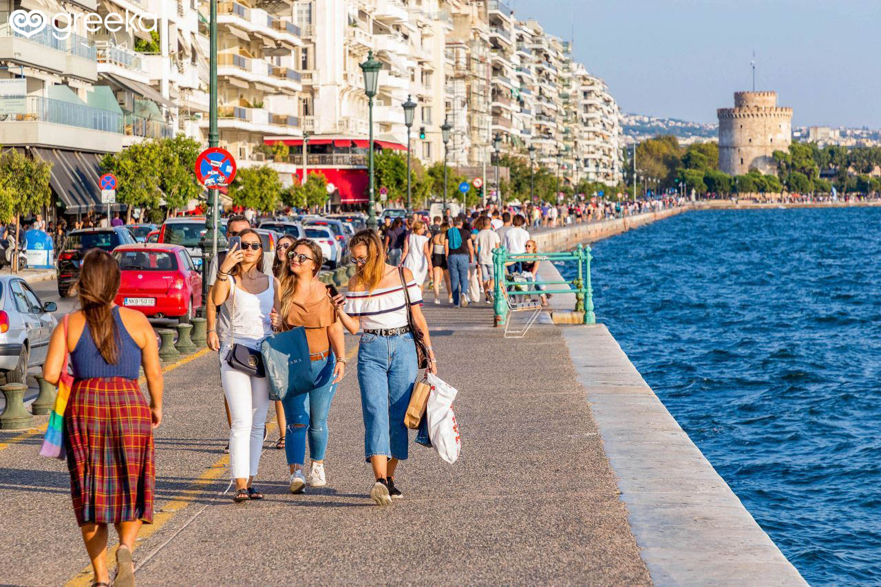 Thessaloniki tourism: Walking on Nikis street