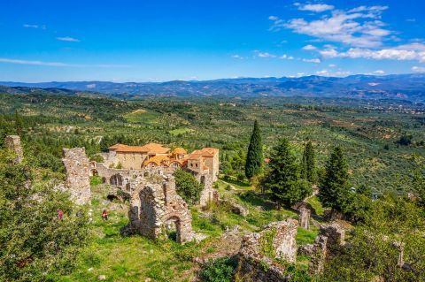 An unspoiled place with majestic natural surroundings, Mystras.