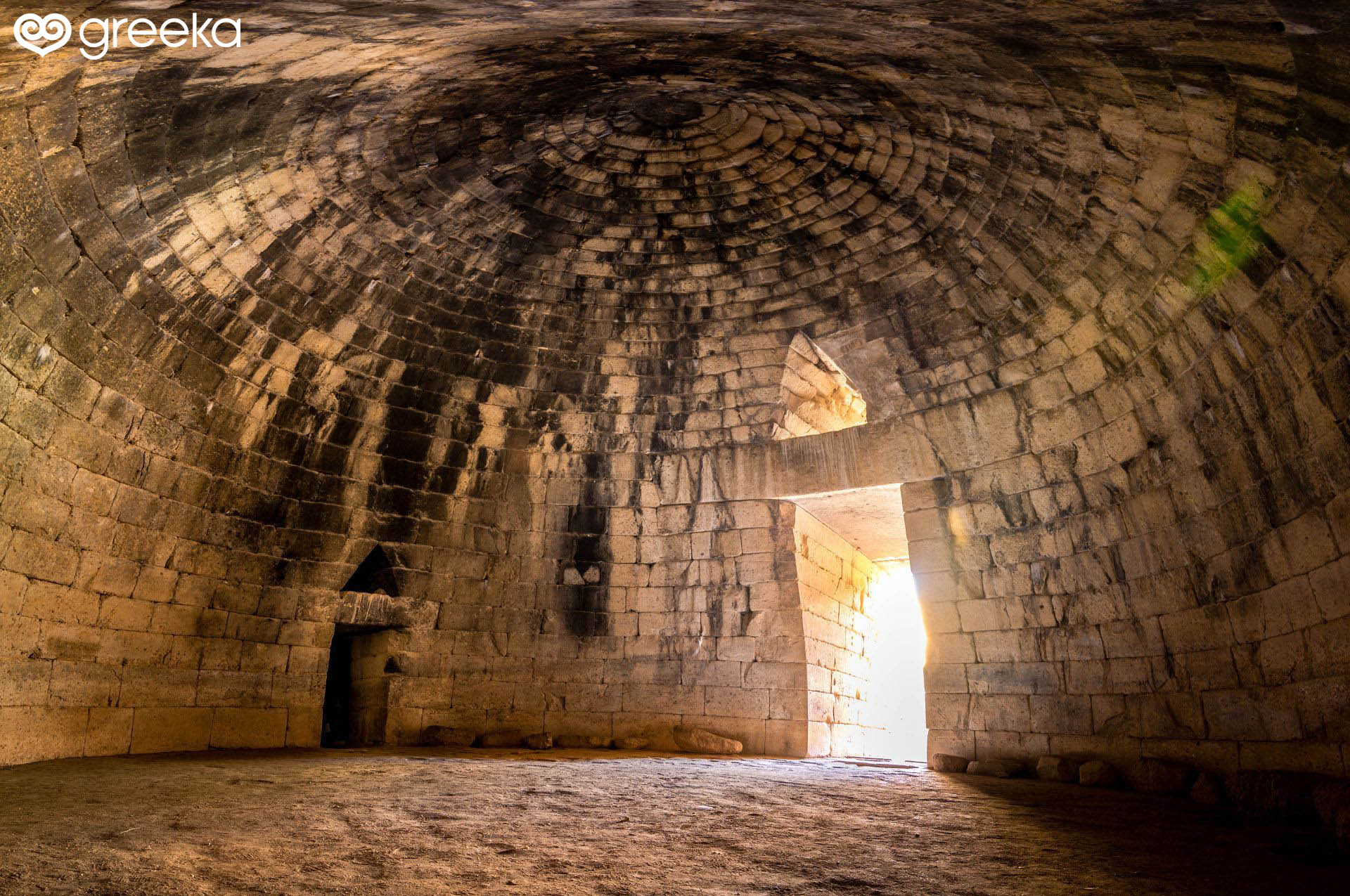 The origins of the tomb, Features