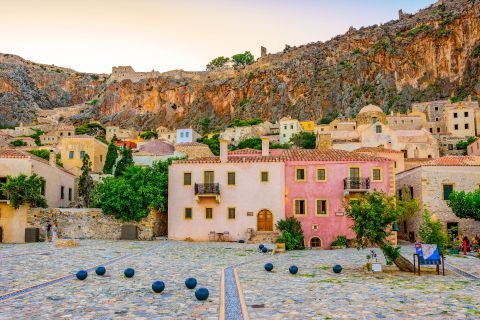Visit Greece - 🇬🇷 The amazing Tolo! A beautiful piece of the Peloponnese  in Greece 15 Most Beautiful Villages in Greece — 👉