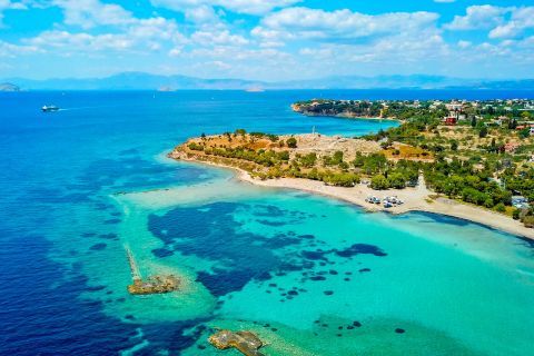 Beautiful, turquoise waters in Aegina