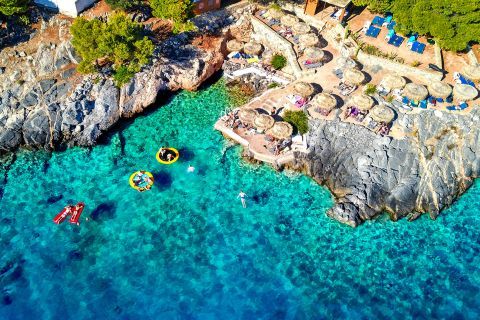 The turquoise waters of Aponissos beach in Agistri