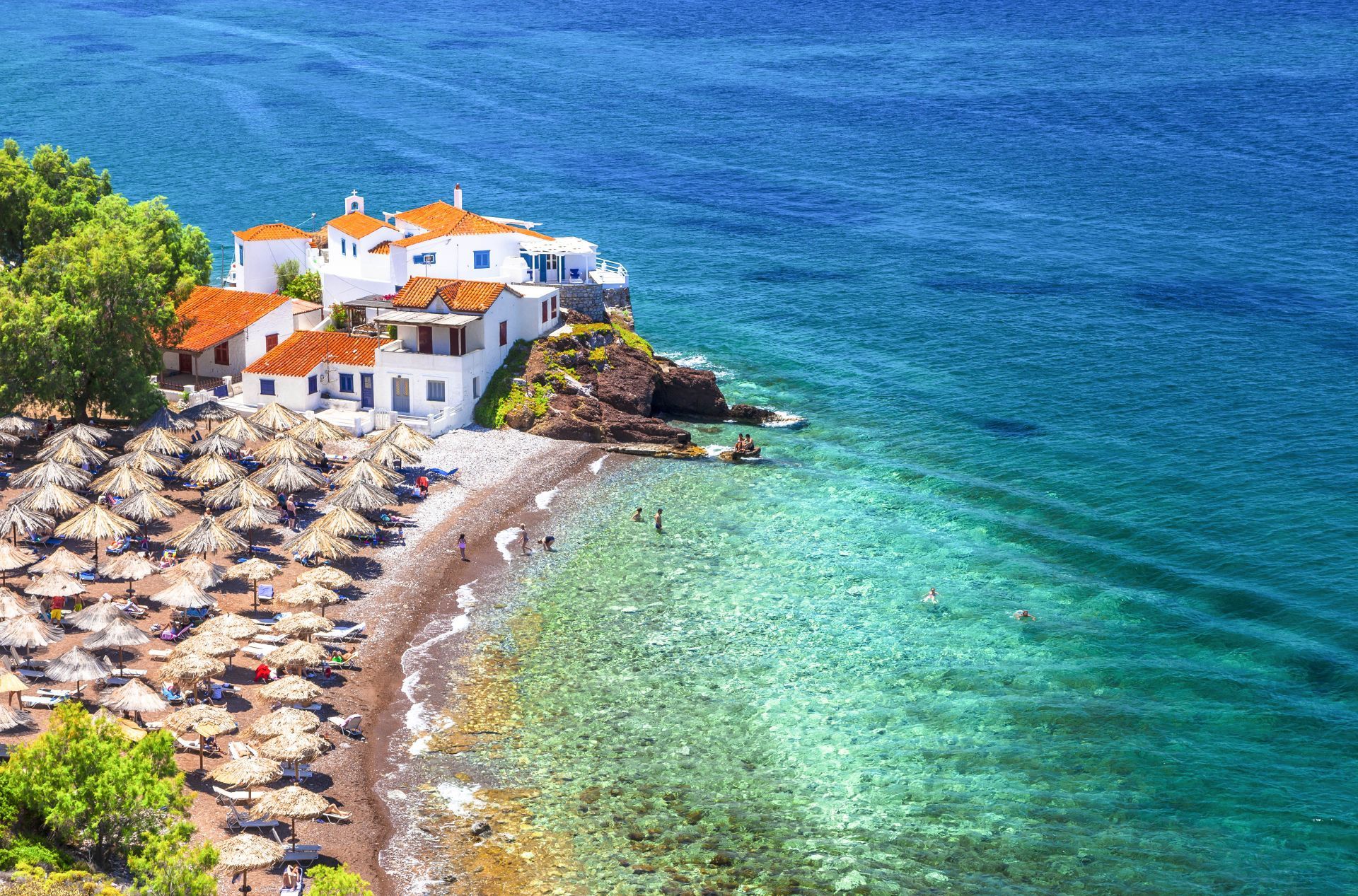 Hydra island: Vlichos, the closest beach to town