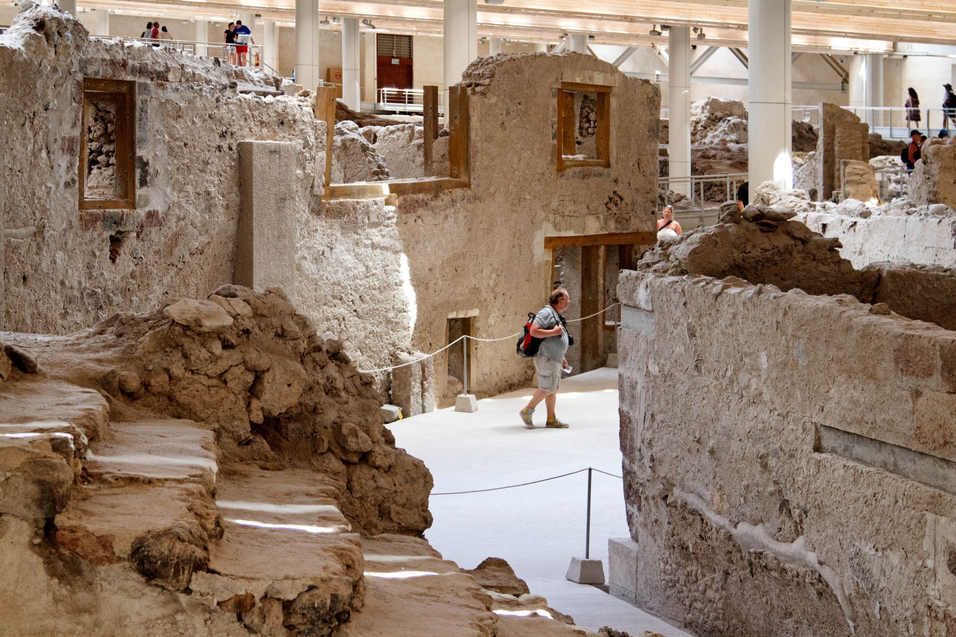 visit akrotiri archaeological site