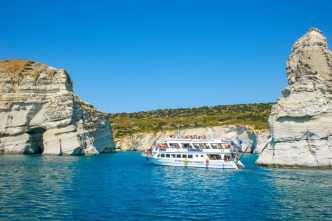 Around Milos tour by boat 1