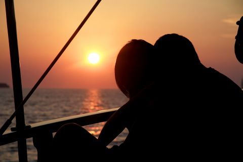 Sunset Luxury Catamaran trip around the Caldera 2