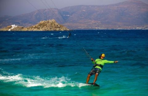 Kitesurfing lessons or rentals 2