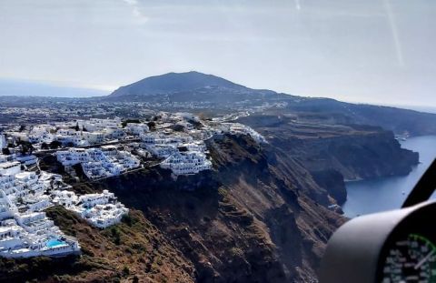 Helicopter tour above the Volcano & Oia 2