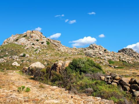 Epano Kastro: Hills and vegetation, surrounding the Castle of Tragea