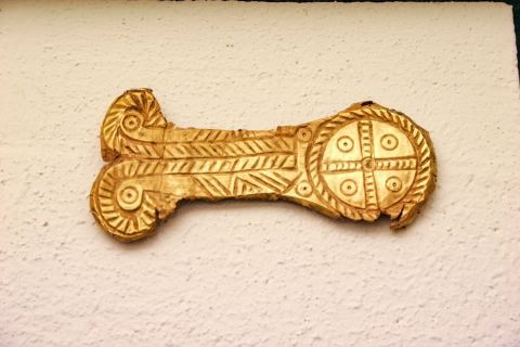 Archaeological Museum: Gold handle from a mirror or dagger