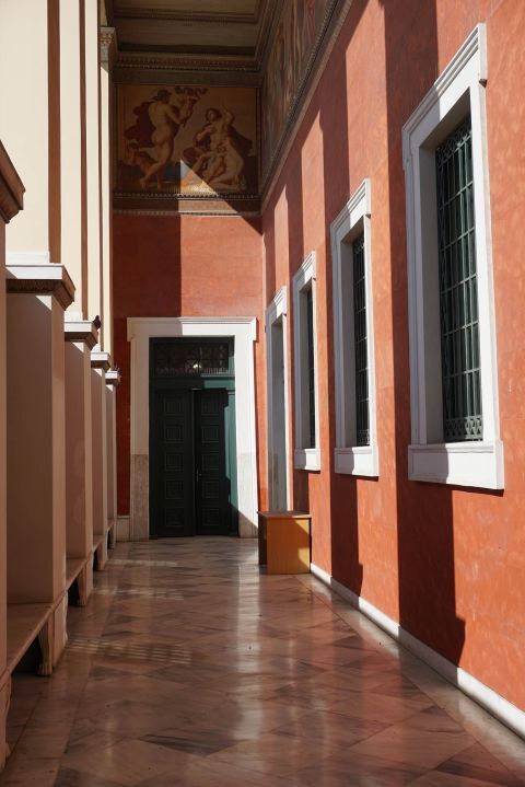 University of Athens: Impressing red painted walls