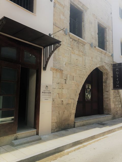Kotsanas Museum: Entering the Kotsanas Museum.