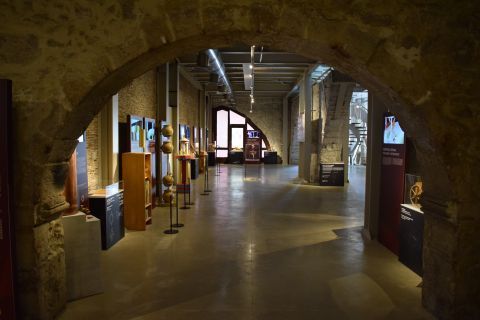 Kotsanas Museum: Well-designed interior.