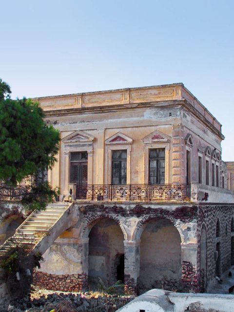 Argyros Mansion museum: The Argyros Mansion in Santorini