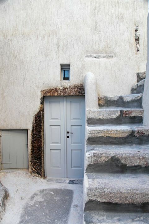 Emporio Castle: Inside Emporio Castle, there are small houses with picturesque doors and stairs