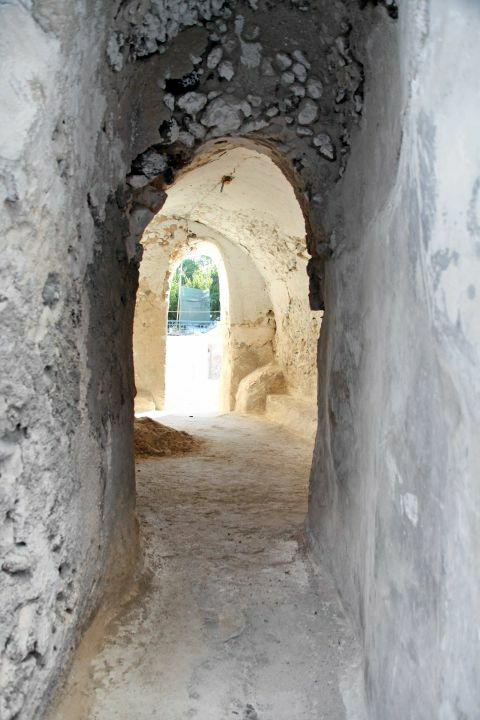 Emporio Castle: The narrow entrance of Emporio Castle in Santorini