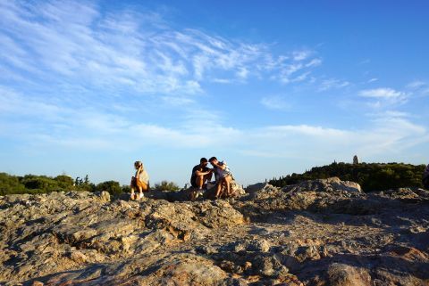 Areopagus Hill: People enjoying the views at Arios Pagos