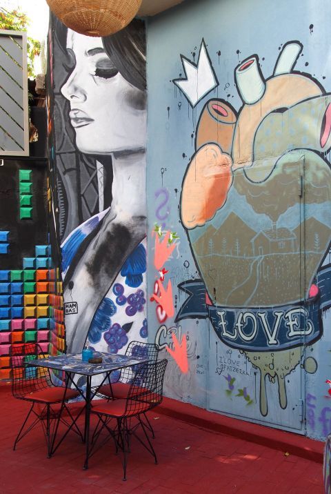 Street Art & Murals: Beautiful art at a café