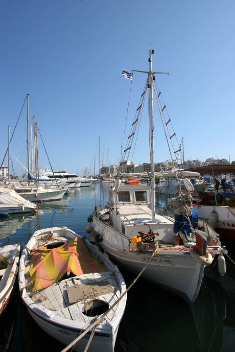 Marina Zeas (Pasalimani): traditional boats reminding of the islands