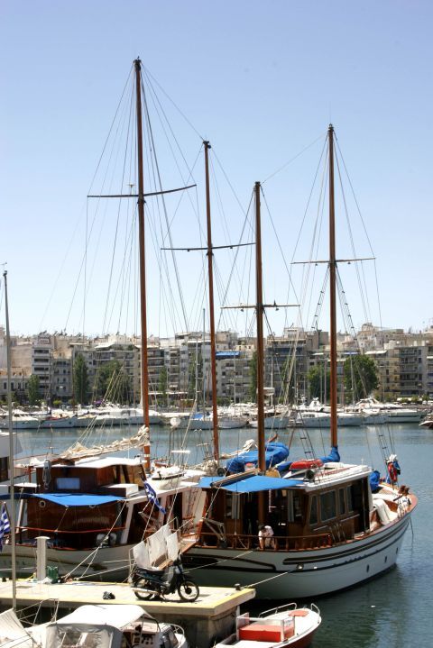 Marina Zeas (Pasalimani): Beautiful sailing boats