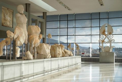 Acropolis Museum: Marble statues, exhibited in the New Acropolis Museum