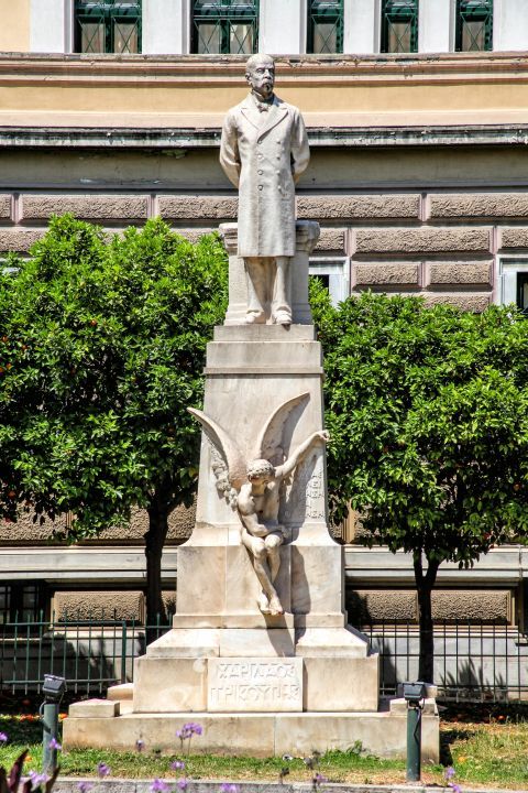 Historical Museum: Charilaos Trikoupis statue