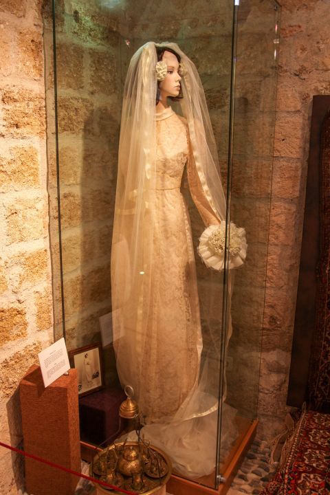 Jewish Museum: Jewish bridal outfit