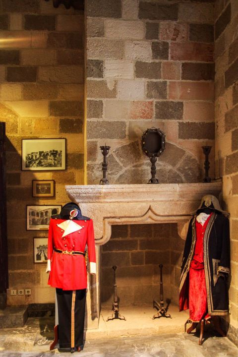 Grand Master Palace: Medieval knight costumes