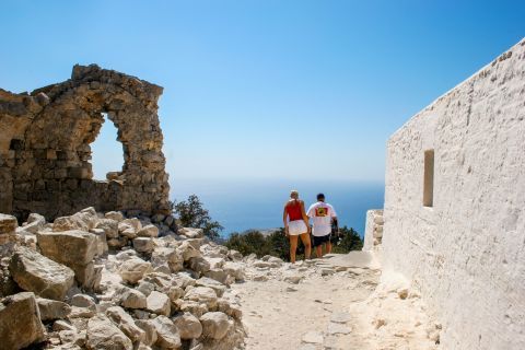 Monolithos Castle: In the premises of the Castle you will find the ruins of two chapels.