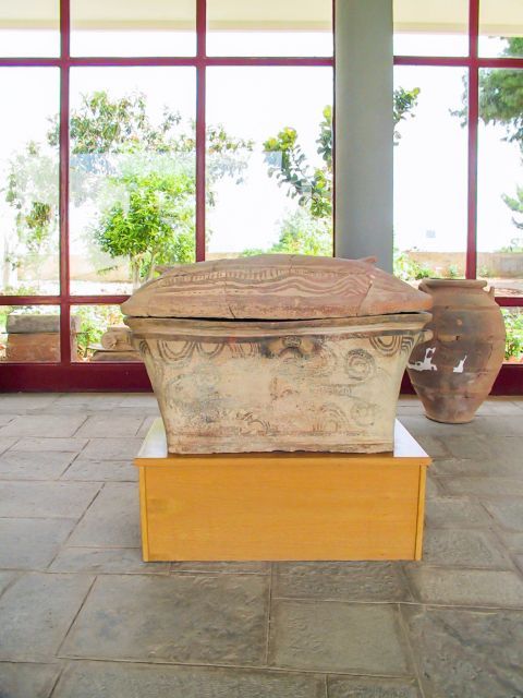 Archaeological Museum: The exhibits cover a period of 3,000 years of Cretan civilization.
