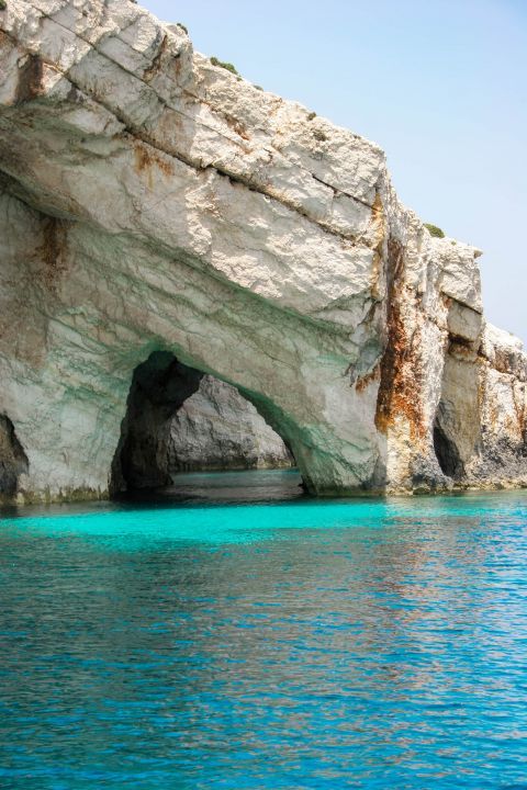 Blue Caves: Turquoise waters.