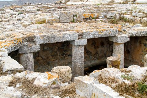 Ancient Thera: Ruins in Ancient Thera